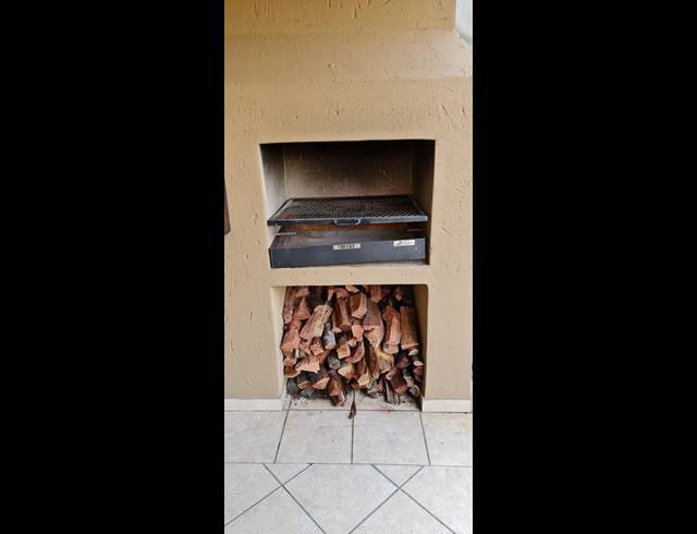 2 BEDROOM TOWNHOUSE FOR SALE IN AMBERFIELD RIDGE